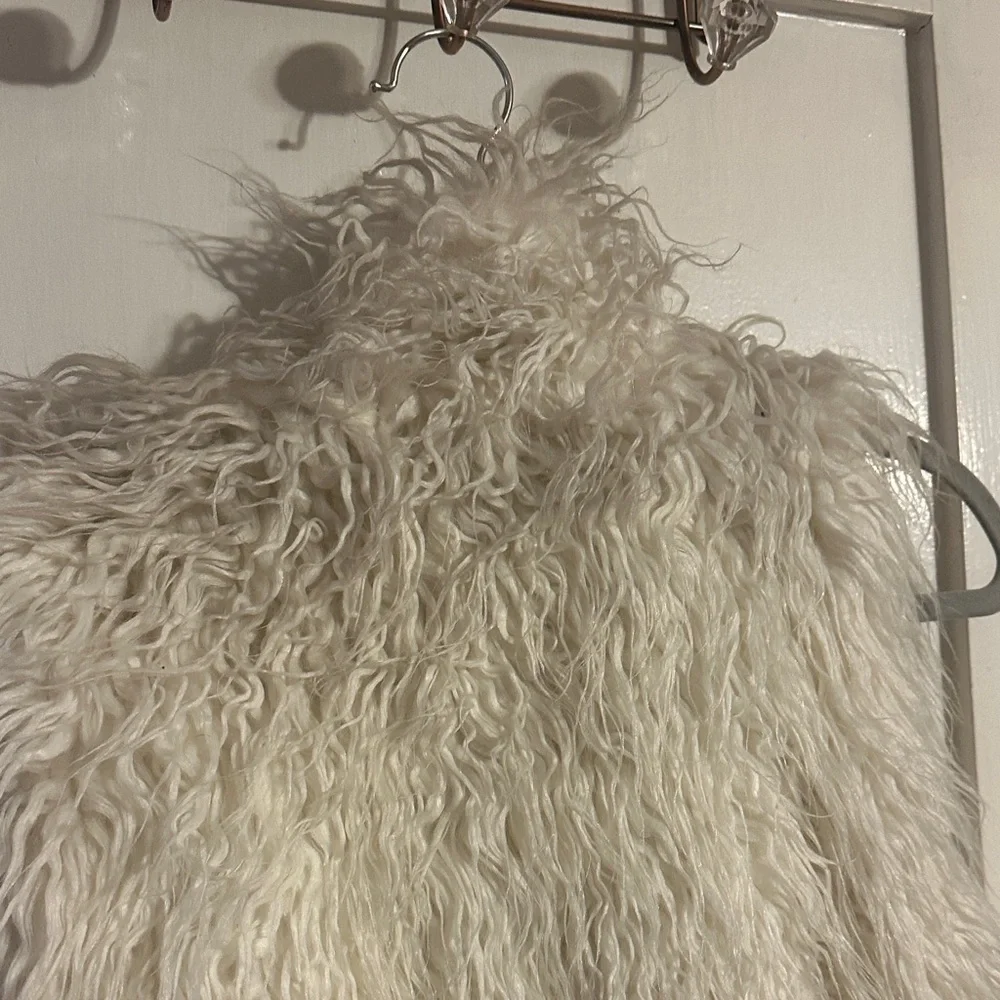 Luxurious White Faux Fur Scarf